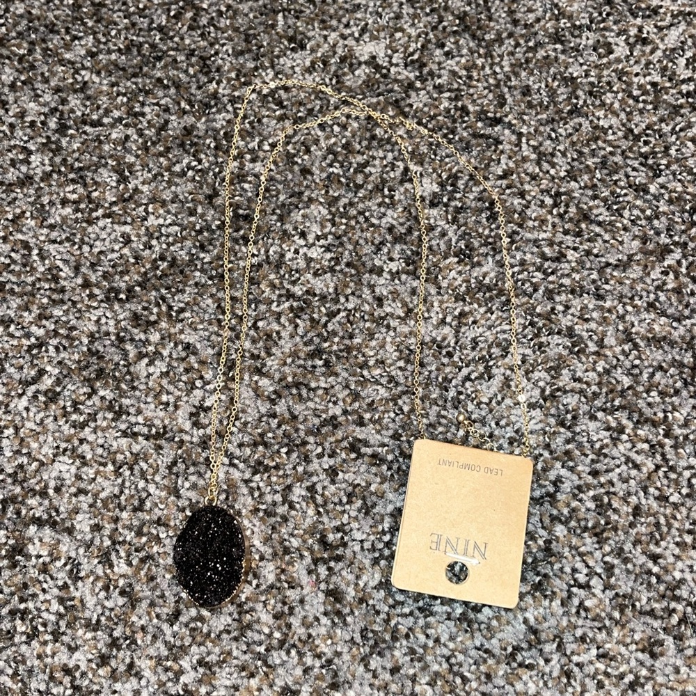 Long chain necklace with pendant